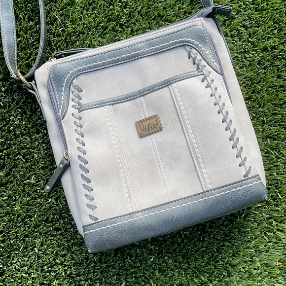B.O.C. Born Concepts Womens Foakley Gray Faux Suede Crossbody Handbag NWOT - Picture 5 of 10
